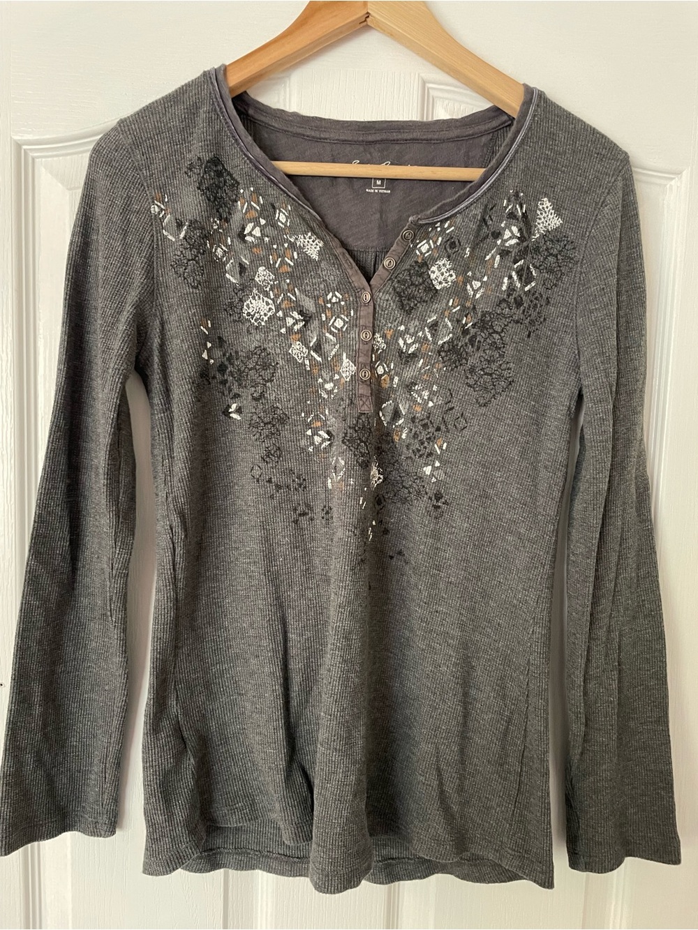 Eddie Bauer women’s gray Henley button top shirt long sleeved medium